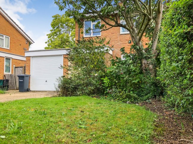 9 Danemead, Hoddesdon, Hertfordshire EN11 9LT 1