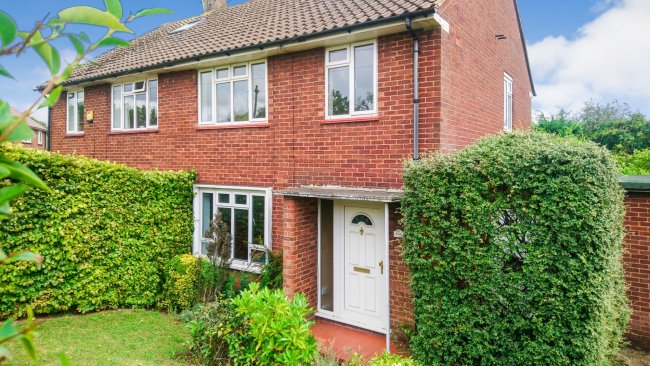 106 Chiltern Drive, Mill End, Rickmansworth, Hertfordshire WD3 8JZ 2