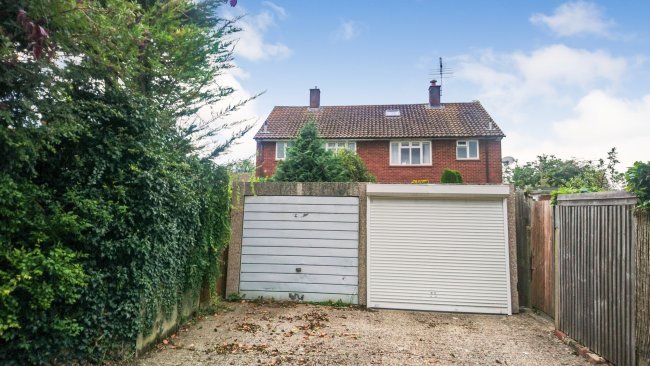 106 Chiltern Drive, Mill End, Rickmansworth, Hertfordshire WD3 8JZ 2