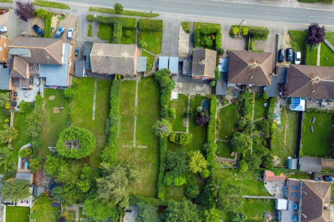 69 Bluebridge Road, Brookman’s Park, Hatfield, Hertfordshire AL9 7UW 3