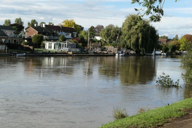 68 Riverbank, Laleham Road, Staines-Upon-Thames, Surrey TW18 2QF 5