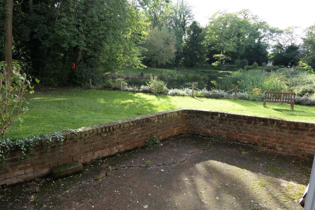 68 Riverbank, Laleham Road, Staines-Upon-Thames, Surrey TW18 2QF 5