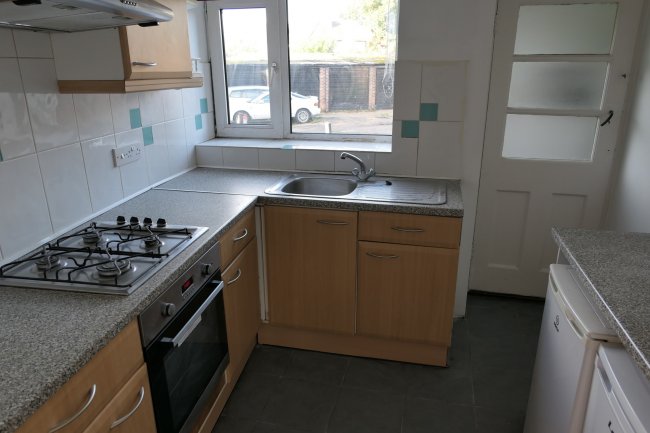 68 Riverbank, Laleham Road, Staines-Upon-Thames, Surrey TW18 2QF 5