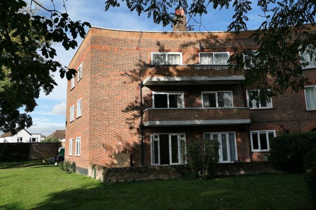 68 Riverbank, Laleham Road, Staines-Upon-Thames, Surrey TW18 2QF 5