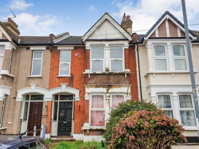 153 Eton Road, Ilford, Essex IG1 2UQ 5