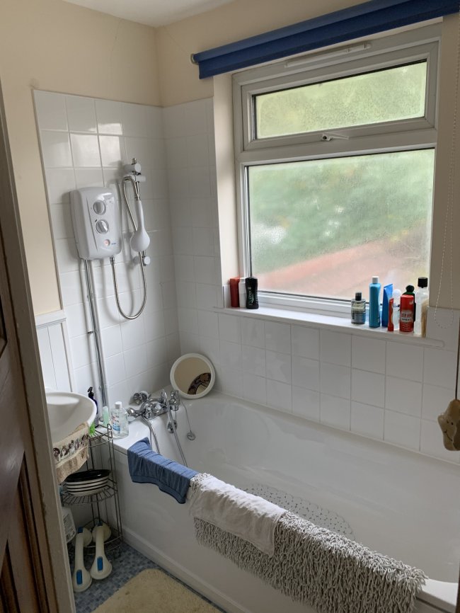 81 Banstead Road, Carshalton, Surrey SM5 3NP 1