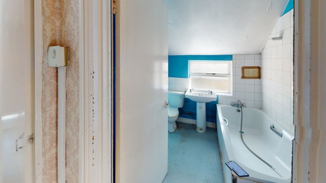 32 Helix Road, Brixton, London SW2 2JS 3