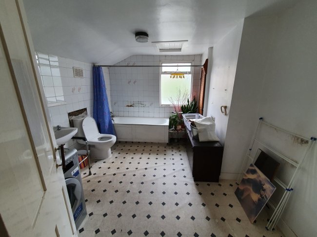 17 Algernon Road, Ladywell, London, SE13 7AT
 3