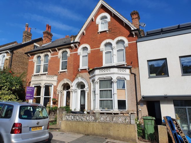 Flat 1, 2 Algiers Road, Ladywell, London SE13 7JE
 4