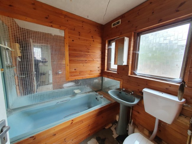 Flat 1, 2 Algiers Road, Ladywell, London SE13 7JE
 4