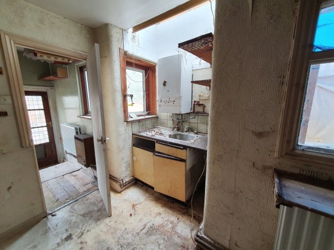 Flat 1, 2 Algiers Road, Ladywell, London SE13 7JE
 4