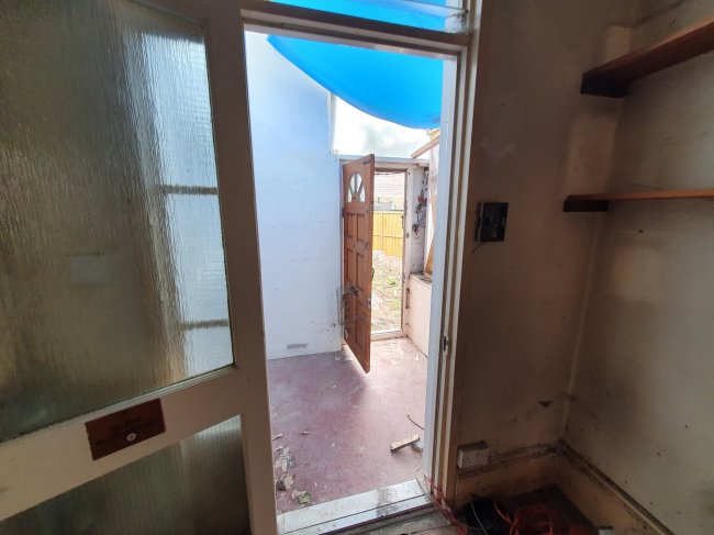 Flat 1, 2 Algiers Road, Ladywell, London SE13 7JE
 4