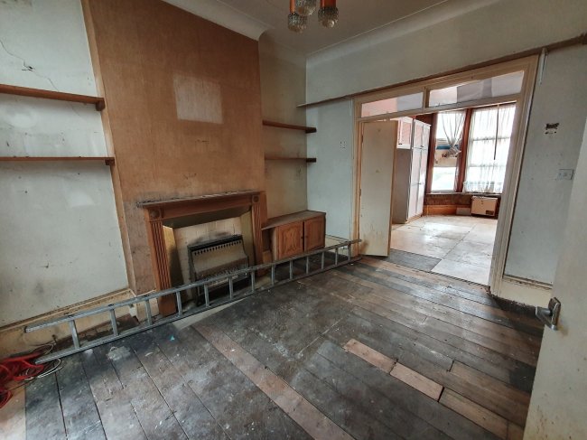 Flat 1, 2 Algiers Road, Ladywell, London SE13 7JE
 4