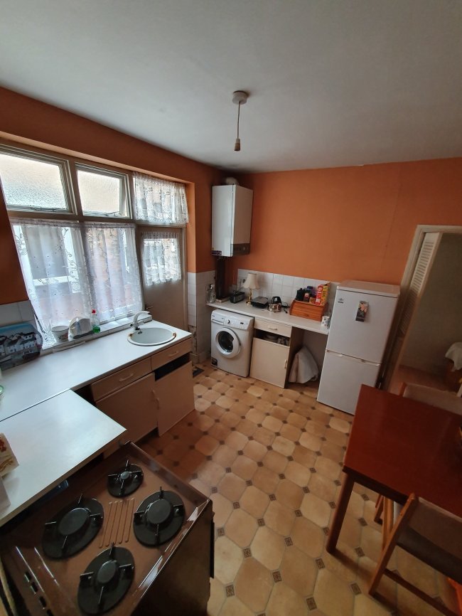 25 Burford Road, Catford, London, SE6 4DF
 10