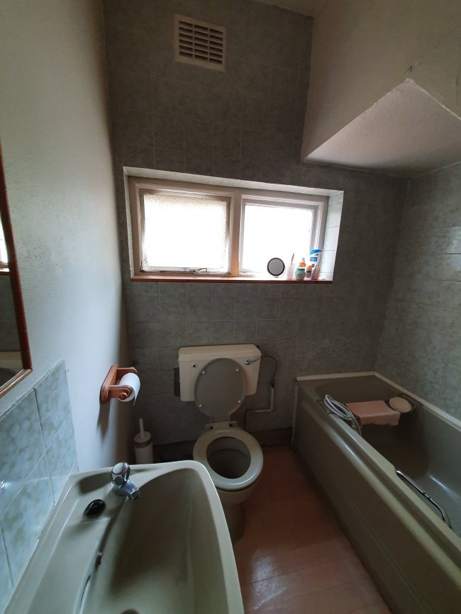 25 Burford Road, Catford, London, SE6 4DF
 10