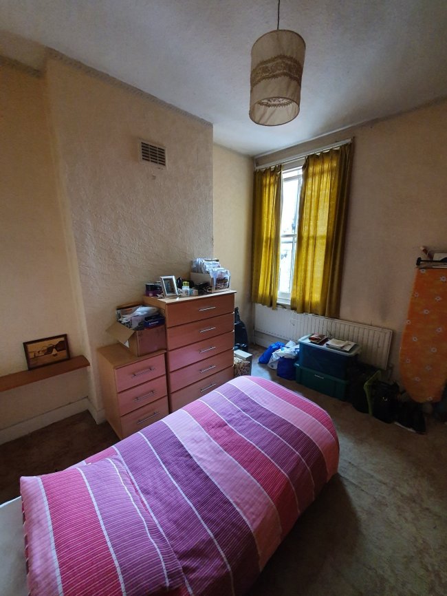 25 Burford Road, Catford, London, SE6 4DF
 10