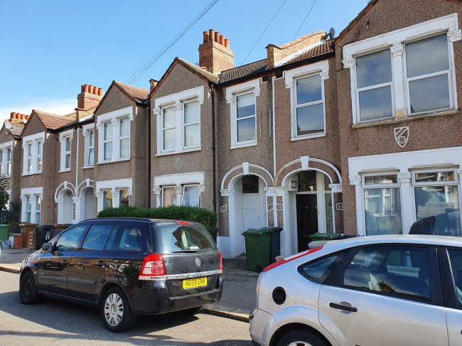 25 Burford Road, Catford, London, SE6 4DF
 10