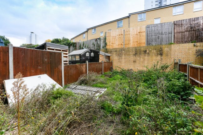 15 Willow Lane, Woolwich, London, SE18 5TQ
 10