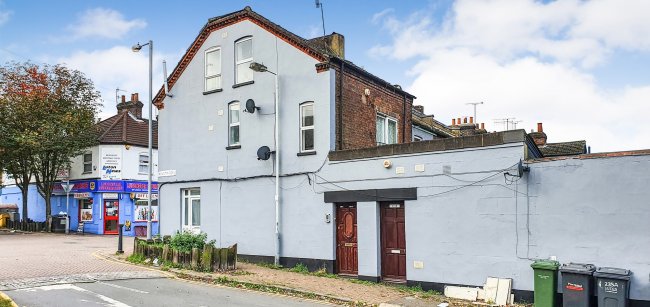 235 North Street, Luton, Bedforshire, LU2 7QH
 3