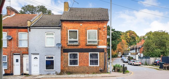 235 North Street, Luton, Bedforshire, LU2 7QH
 3