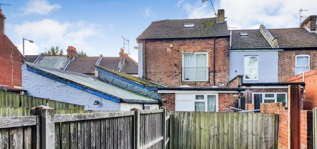 235 North Street, Luton, Bedforshire, LU2 7QH
 3
