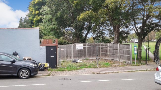 235 North Street, Luton, Bedforshire, LU2 7QH
 3