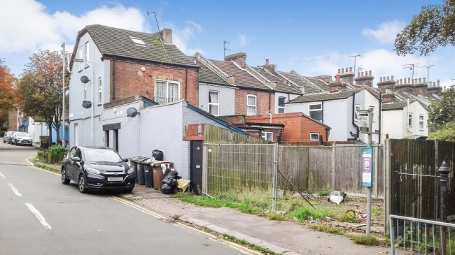 235 North Street, Luton, Bedforshire, LU2 7QH
 3