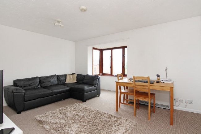 16 Vardon Close, Acton, London W3 6YW
 7