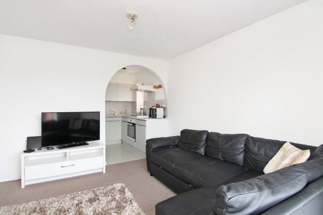 16 Vardon Close, Acton, London W3 6YW
 7