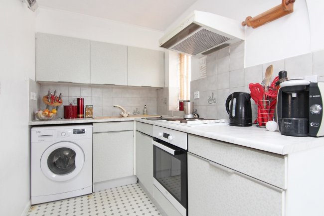 16 Vardon Close, Acton, London W3 6YW
 7