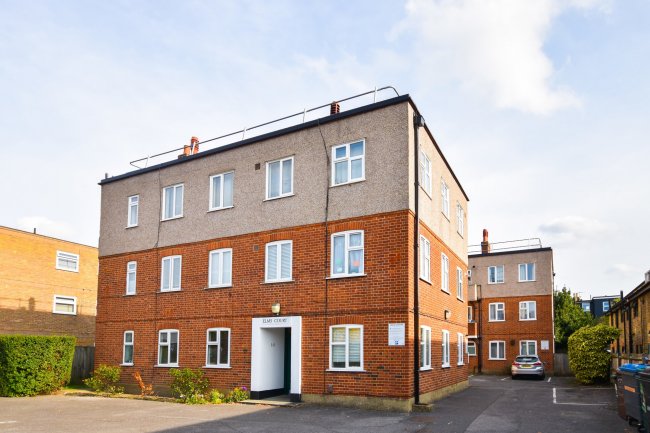 12 Elms Court, Montague Road, Wimbledon, London SW19 1SZ
 8