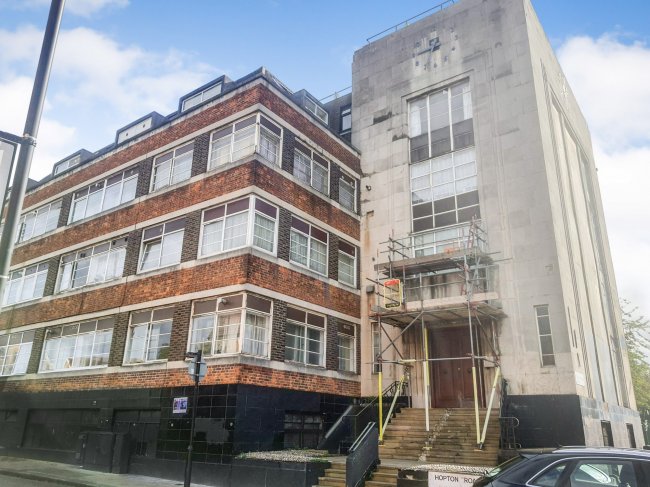 Flat 29, Century House, 245 Streatham High Road, Streatham, London, SW16 6ER
 3