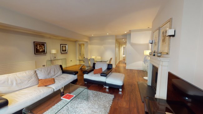 3a Egerton Gardens, South Kensington, London SW3 2BS
 9