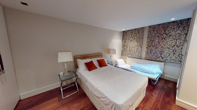 3a Egerton Gardens, South Kensington, London SW3 2BS
 9