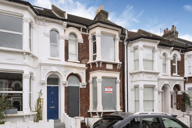 16 Listria Park, Stoke Newington, London N16 5SN
 1