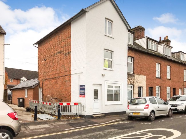 17A Priory Road, Tonbridge, Kent TN9 2AQ
 2