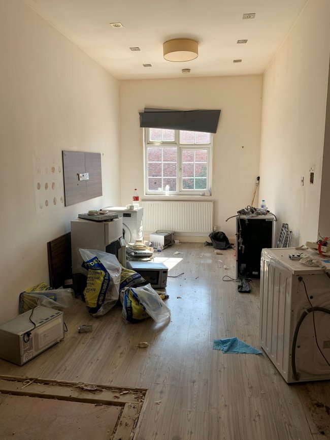 93 The Vale, Acton, London W3 7RG 8