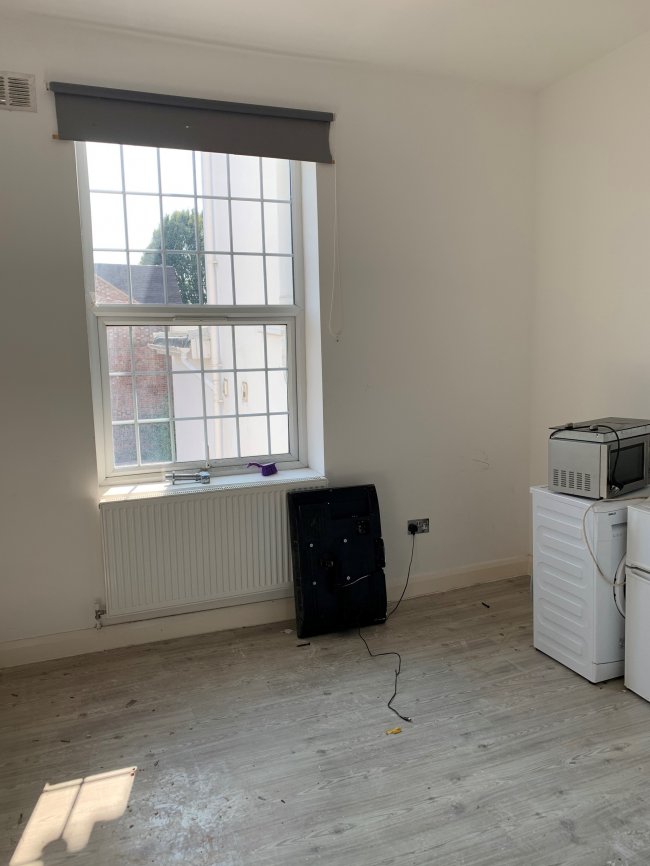 93 The Vale, Acton, London W3 7RG 8