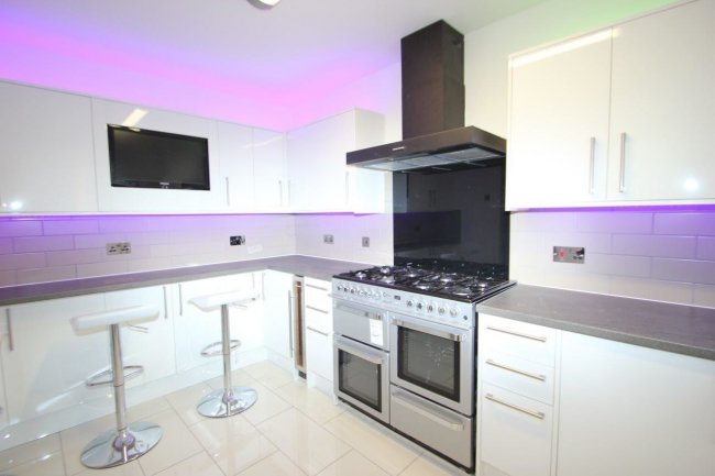 247 Fellow Court, Weymouth Terrace, Bethnal Green, London E2 8LL 6