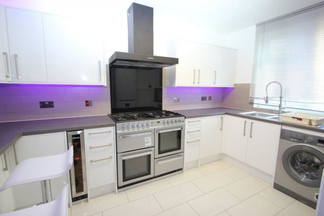 247 Fellow Court, Weymouth Terrace, Bethnal Green, London E2 8LL 6