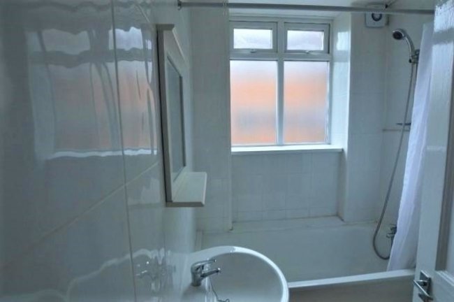 28 Classic Mansions, Well Street, Hackney, London E9 7QH 1