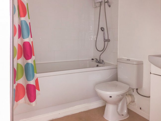 53 Windsor Drive, High Wycombe, Buckinghamshire HP13 6BJ 9