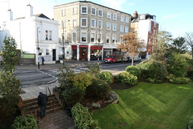 26 Hillbrow, Richmond Hill, Surrey TW10 6BH 10