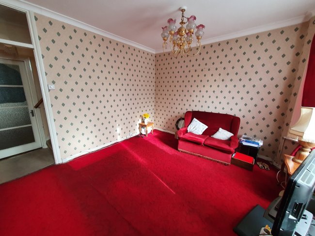 69 Leslie Grove, Croydon, Surrey, CR0 6TJ 6