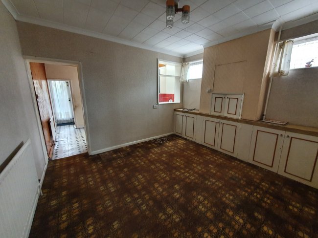 69 Leslie Grove, Croydon, Surrey, CR0 6TJ 6