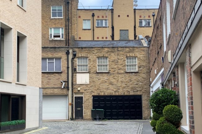 16 Beaumont Mews, Marylebone, London W1G 6EJ 4
