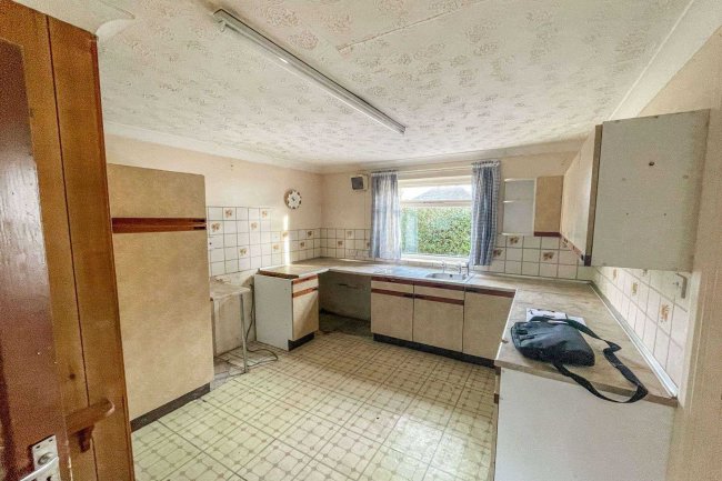 21 Vacherie Lane, North Kyme, Lincoln, LN4 4DL
 7