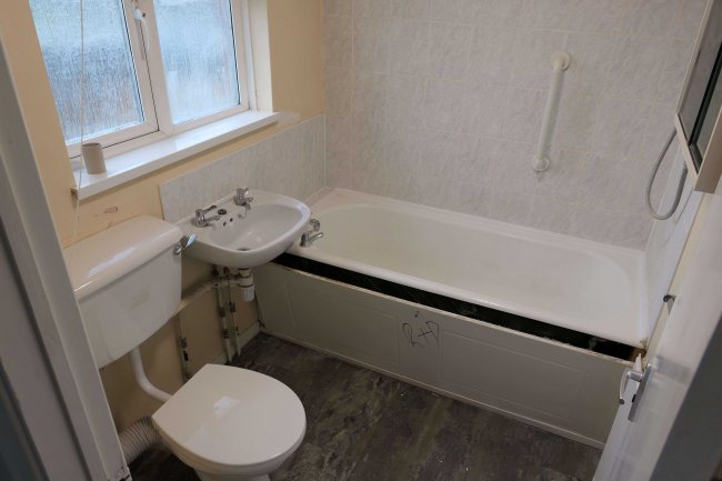 27 Clifton Close, Chippenham, Wiltshire, SN14 0HX 2