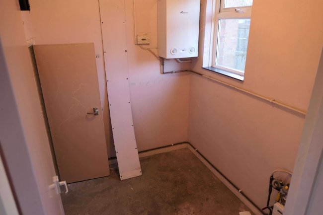 27 Clifton Close, Chippenham, Wiltshire, SN14 0HX 2