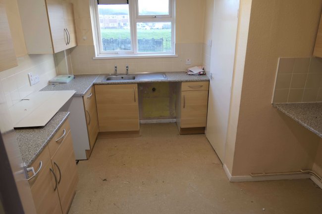 27 Clifton Close, Chippenham, Wiltshire, SN14 0HX 2